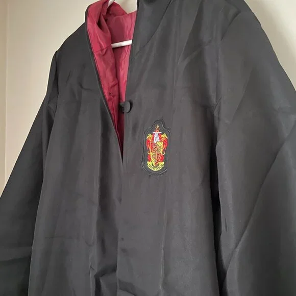 Harry Potter Gryffindor Robe - Picture 7 of 8